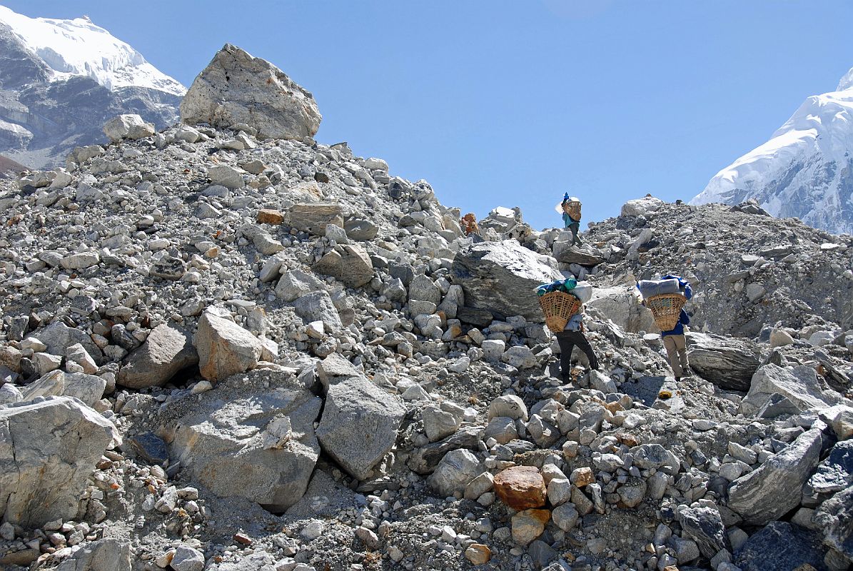 Rolwaling 06 06 Porters On Trakarding Glacier